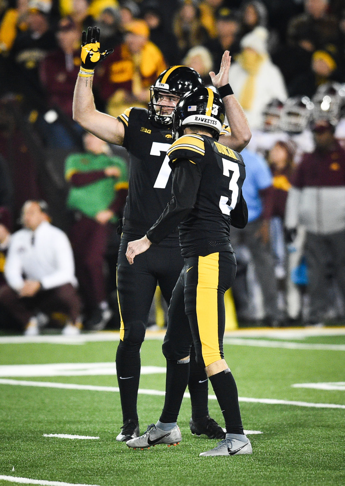 111619-qct-spt-iowa-minn-foot-153a.jpg